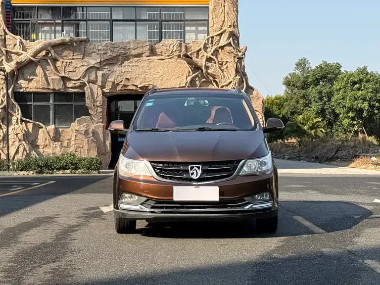 Baojun 730 1.5 L Manual Comfort 7-seat CN-V