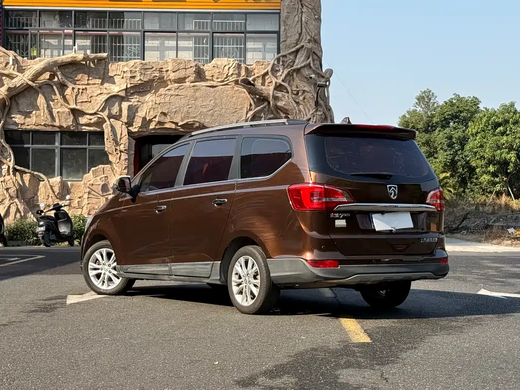 Baojun 730 1.5 L Manual Comfort 7-seat CN-V