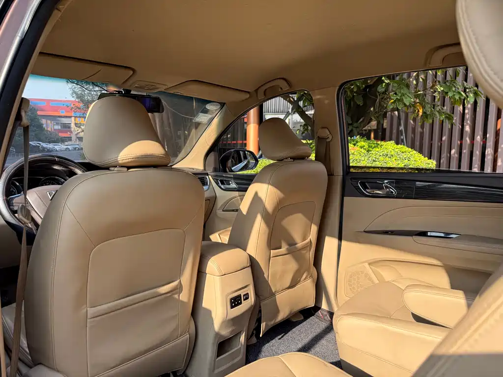 Baojun 730 1.5 L Manual Comfort 7-seat CN-V