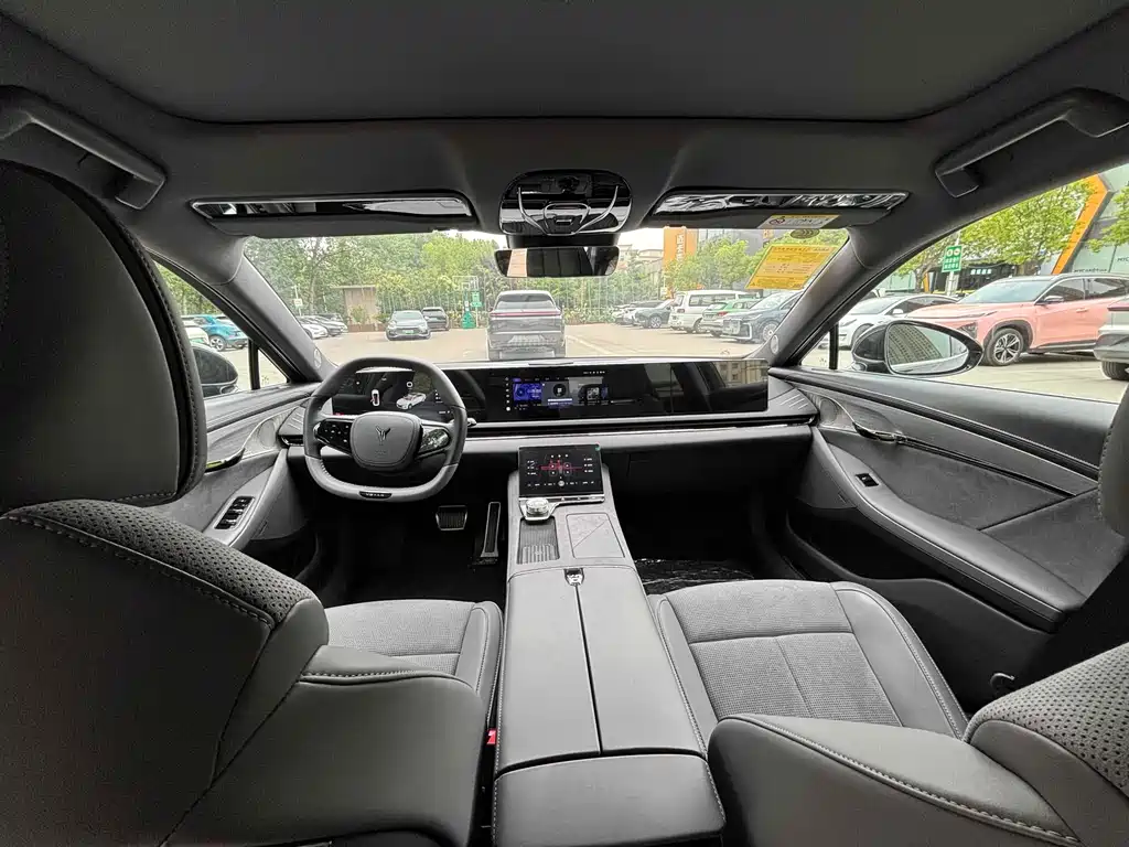 Voyah Zhuiguang PHEV 4 WD Ultra Long Range Flagship