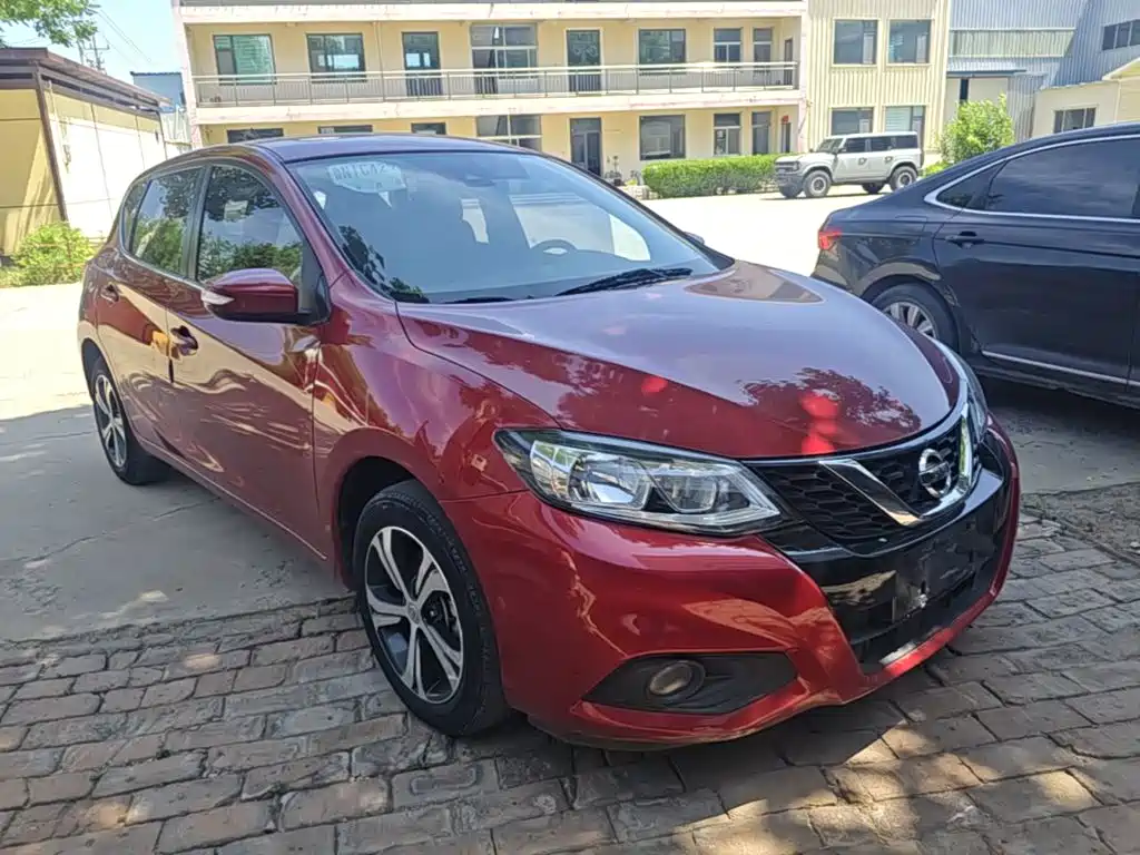 Tiida 1.6 L CVT Smart Travel