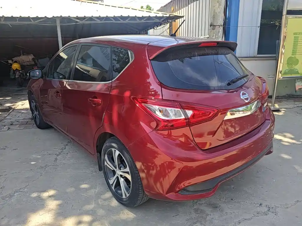 Tiida 1.6 L CVT Smart Travel
