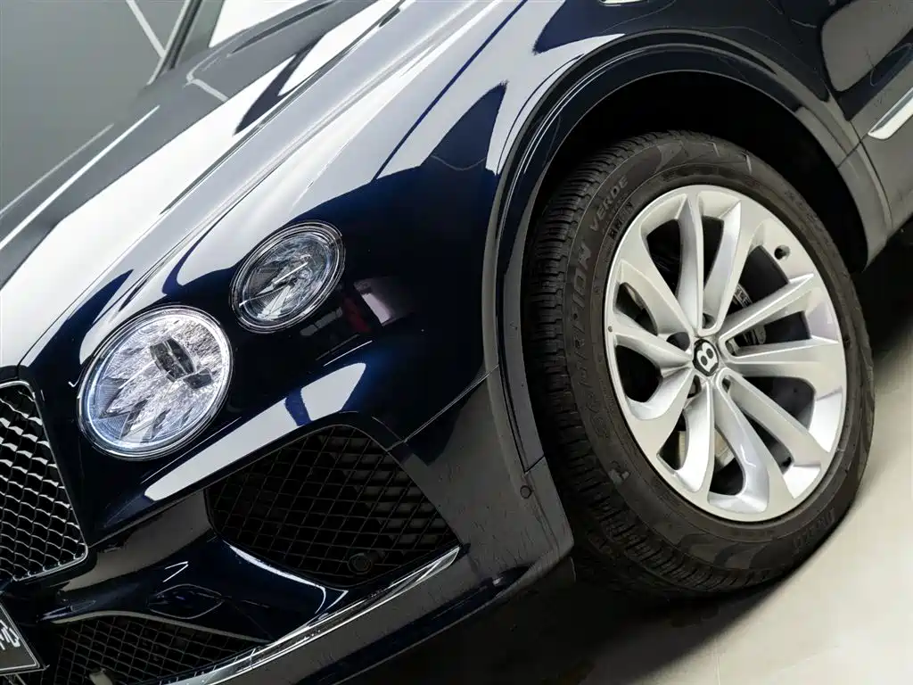 Bentayga 4.0 T V8 LWB Range