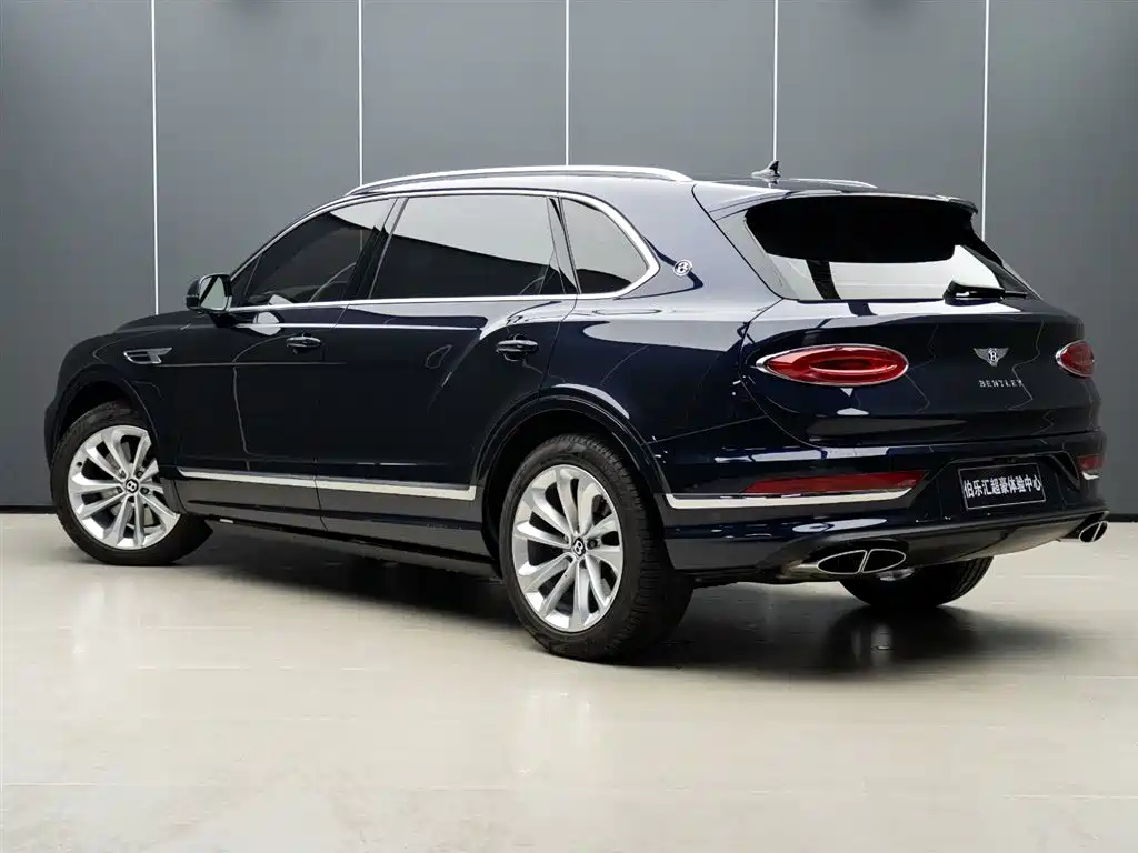 Bentayga 4.0 T V8 LWB Range