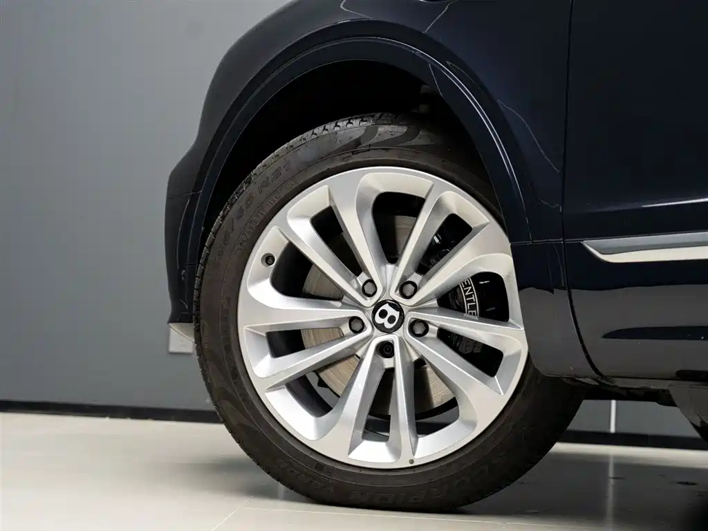 Bentayga 4.0 T V8 LWB Range