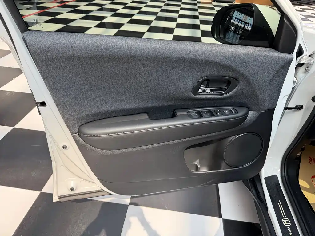 Honda XR-V 1.5 L CVT Obsidian Stone