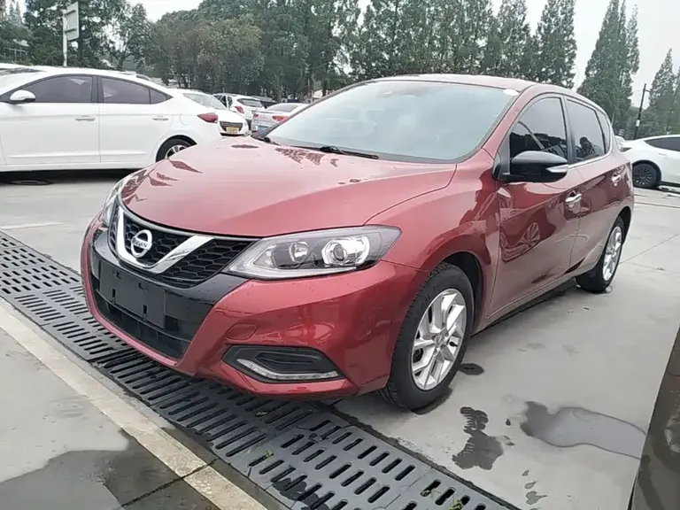 Nissan Tiida 1.6 L CVT Smart Travel
