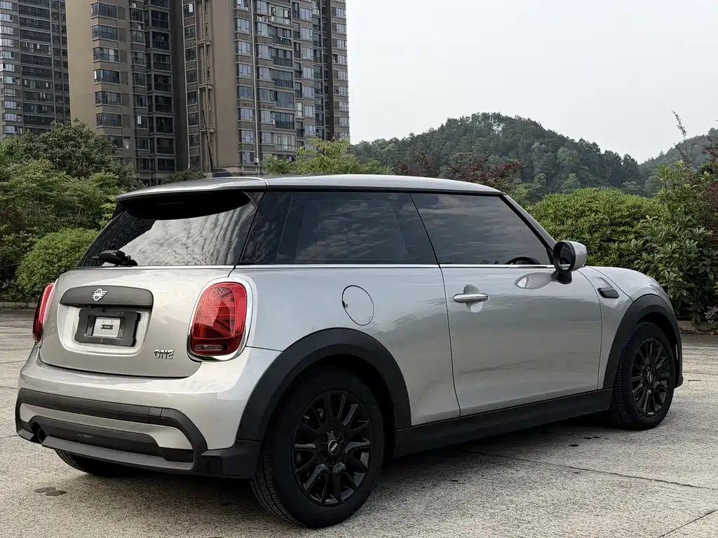 MINI 1.5 T ONE