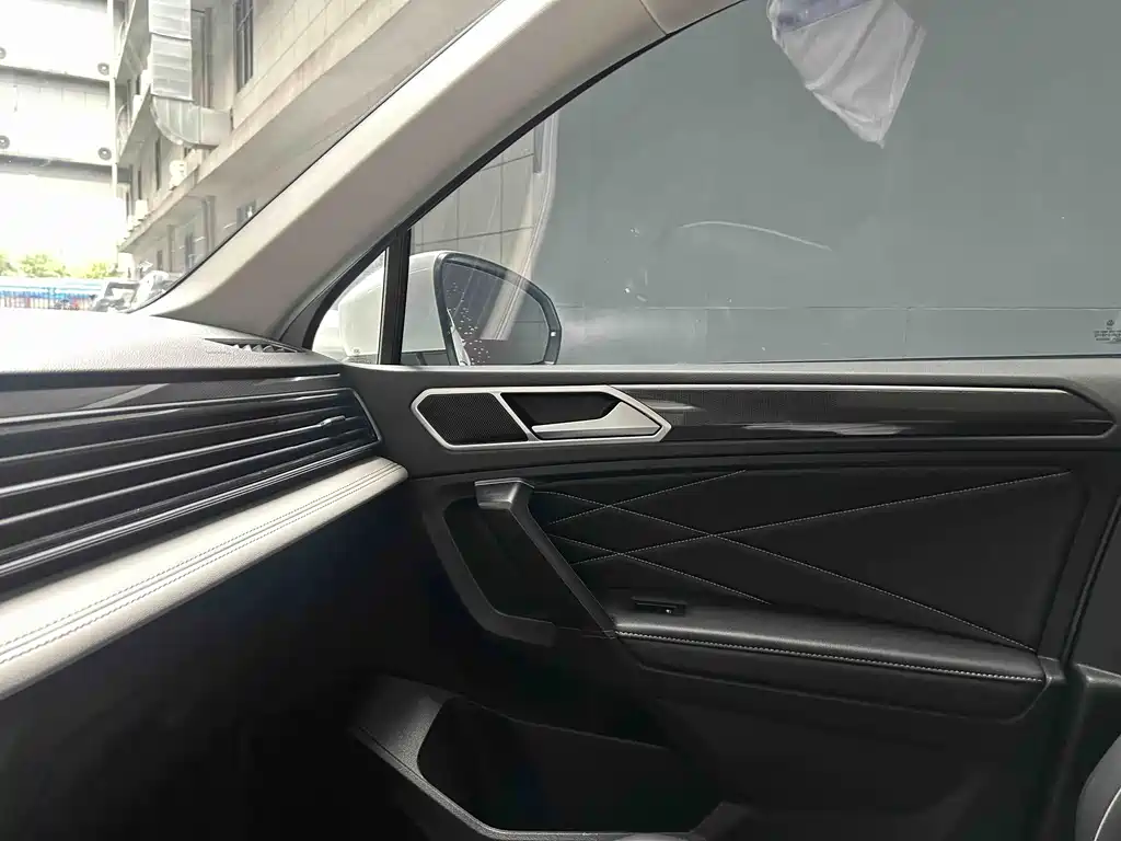Tiguan L 330 TSI Auto 2 WD Smart Enjoyment