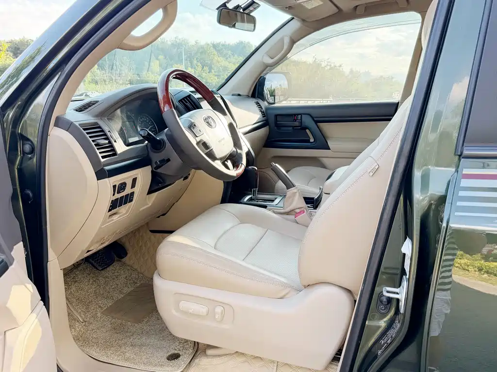 Land Cruiser (Import) 4.0 L V6 Middle East Limited