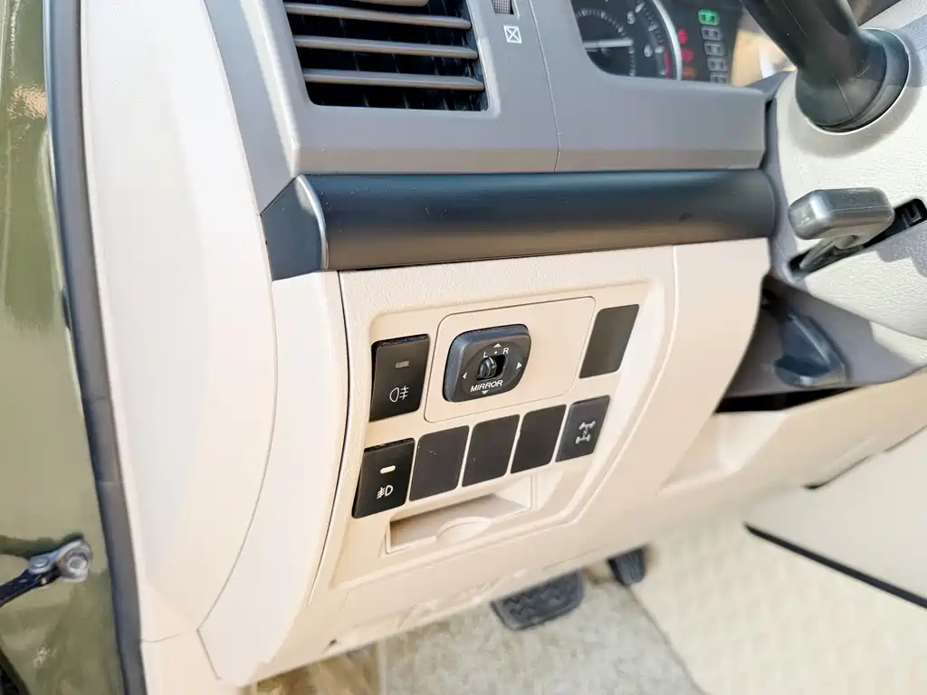 Land Cruiser (Import) 4.0 L V6 Middle East Limited