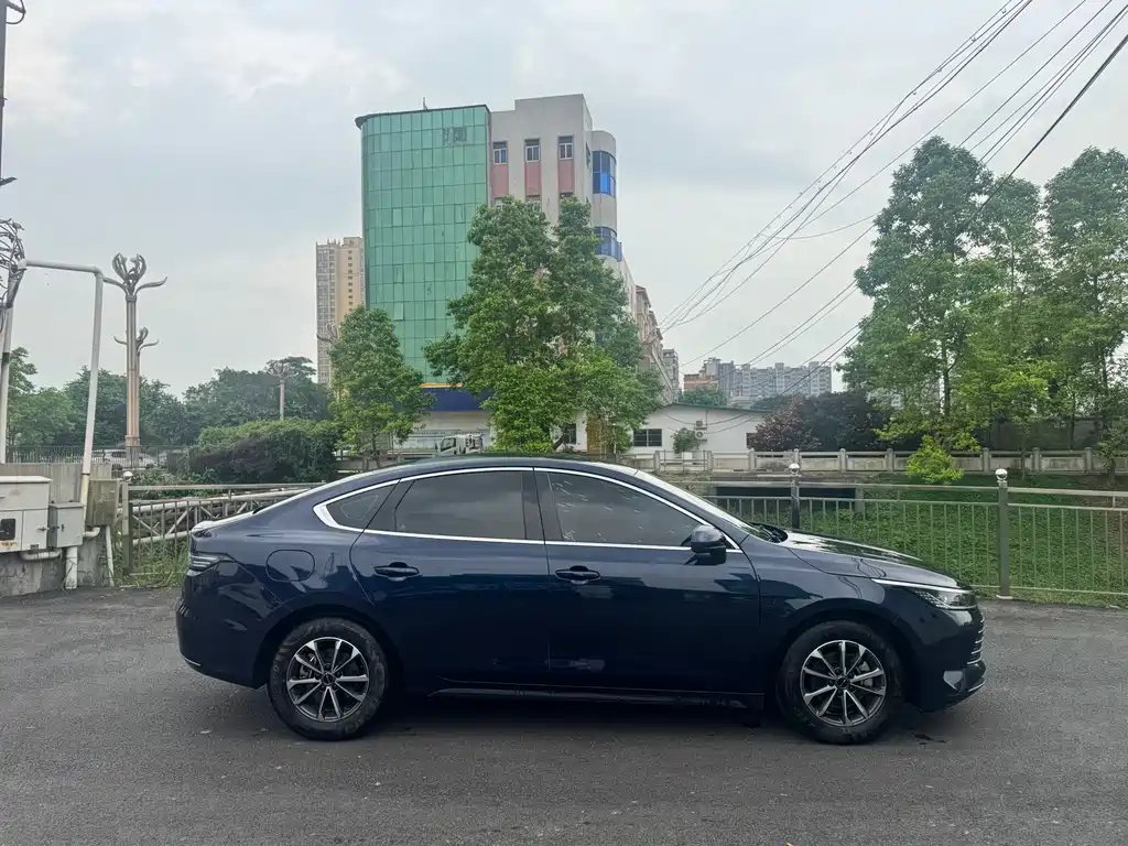 Destroyer 05 Glory DM-i 55 KM Luxury