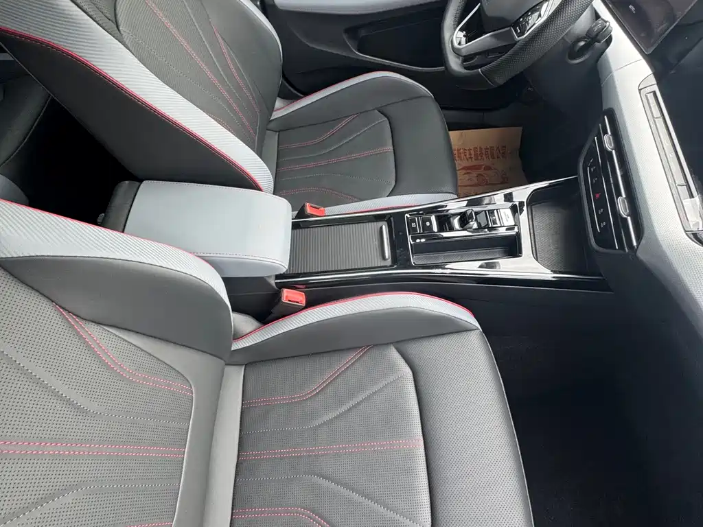 Lamando Lamando L 280 TSI DSG Hot