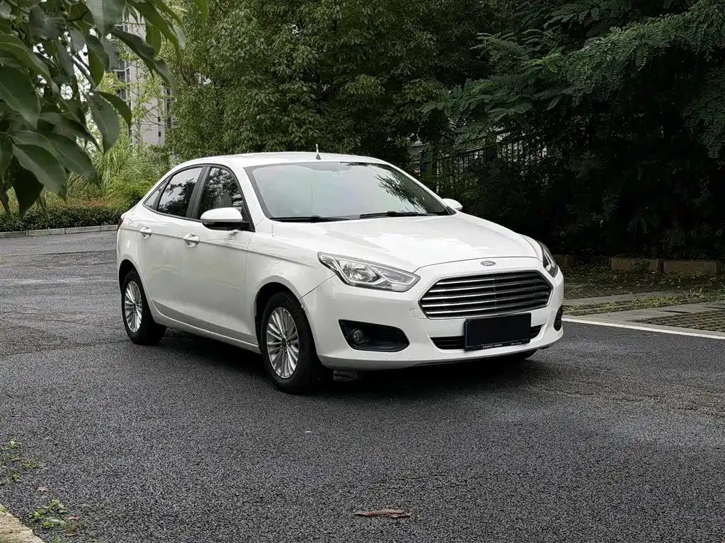 Escort 1.5 L Manual Comfort