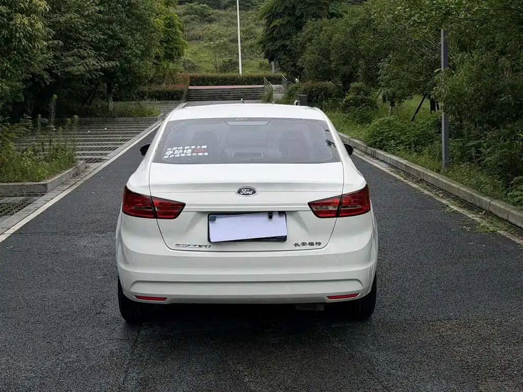 Escort 1.5 L Manual Comfort