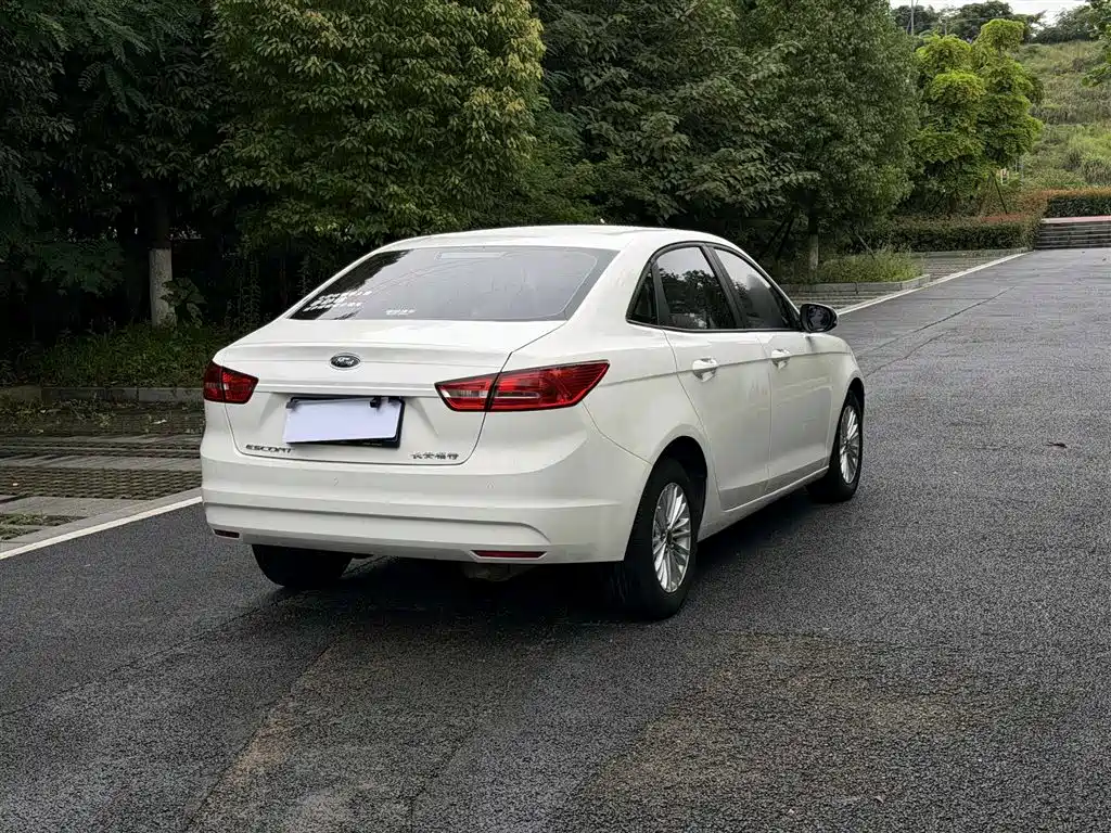 Escort 1.5 L Manual Comfort