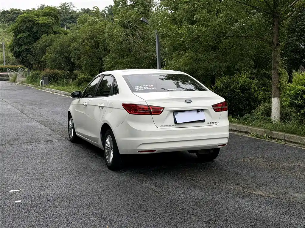 Escort 1.5 L Manual Comfort