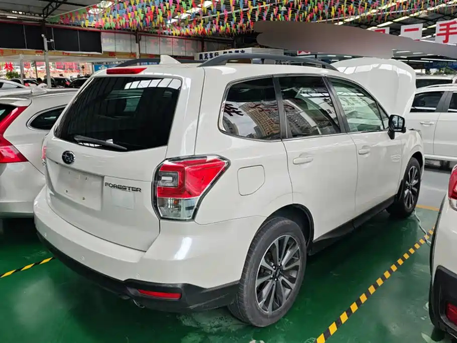 Forester 2.0 i Luxury Navigation
