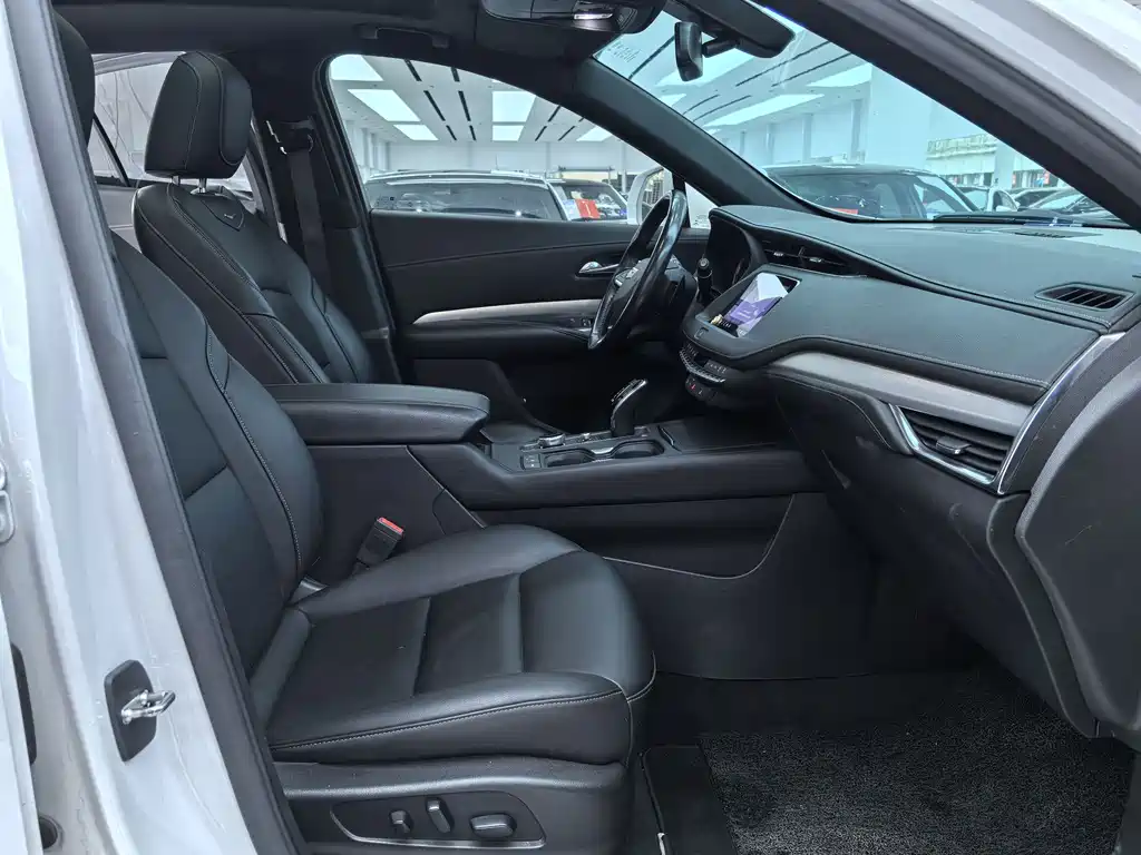 Cadillac XT4 28 T 2 WD Luxury
