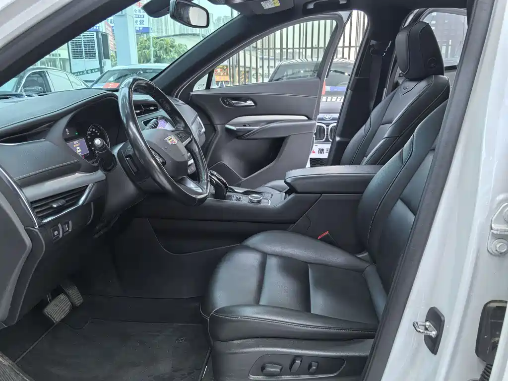 Cadillac XT4 28 T 2 WD Luxury
