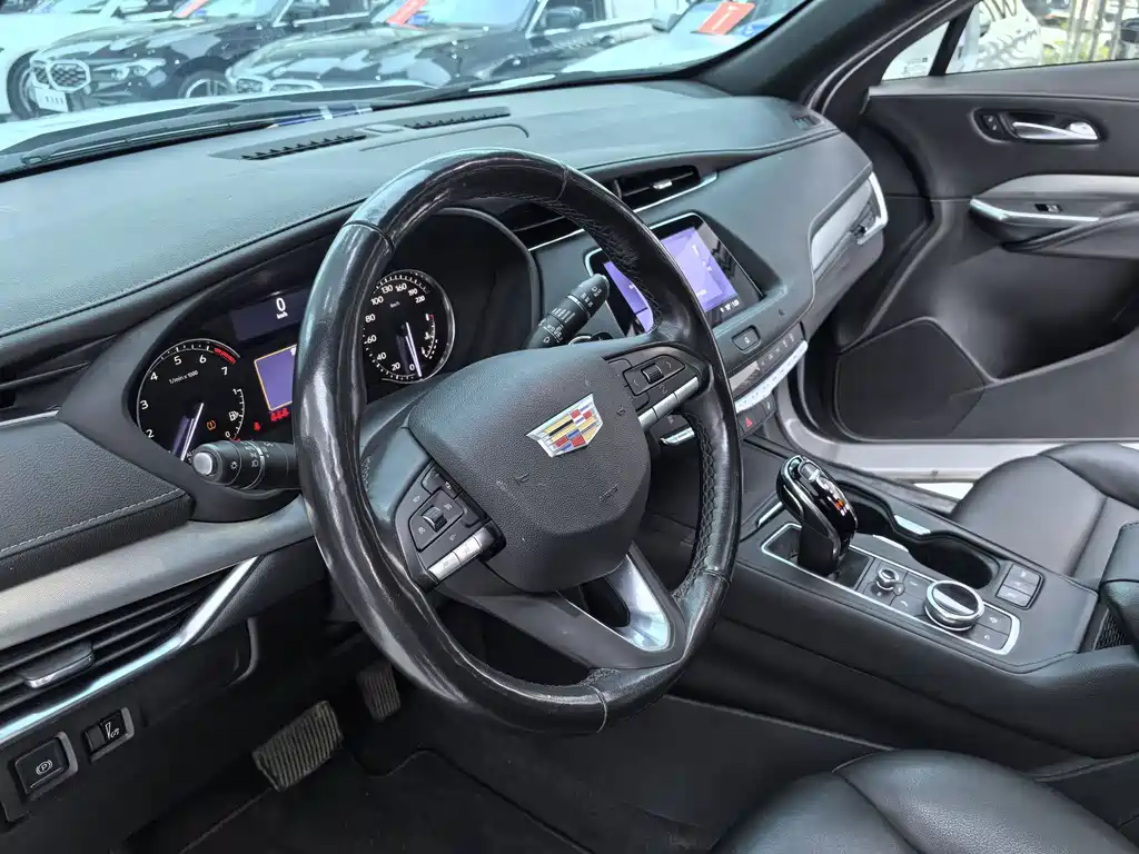 Cadillac XT4 28 T 2 WD Luxury