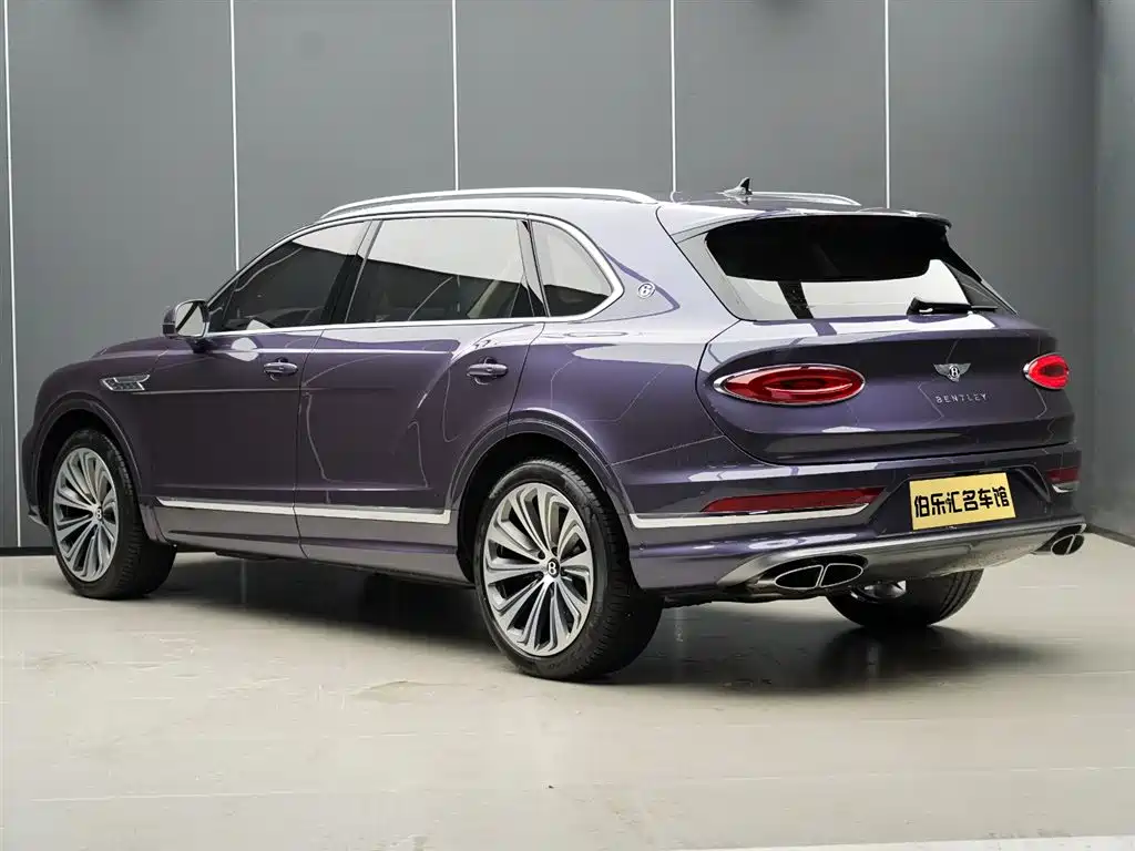 Bentayga 4.0 T V8 LWB Art Realm