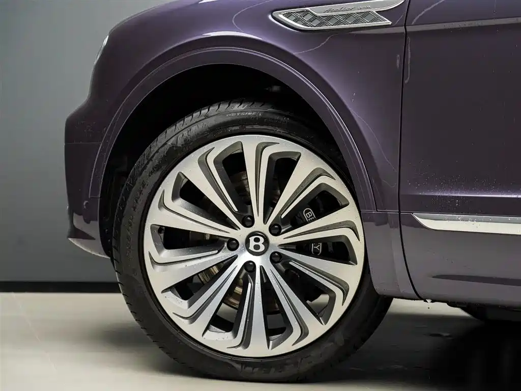 Bentayga 4.0 T V8 LWB Art Realm