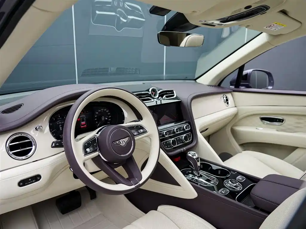 Bentayga 4.0 T V8 LWB Art Realm