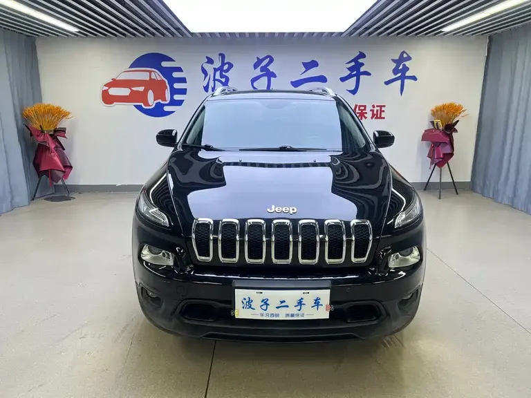 Jeep Cherokee 2.4 L Leading
