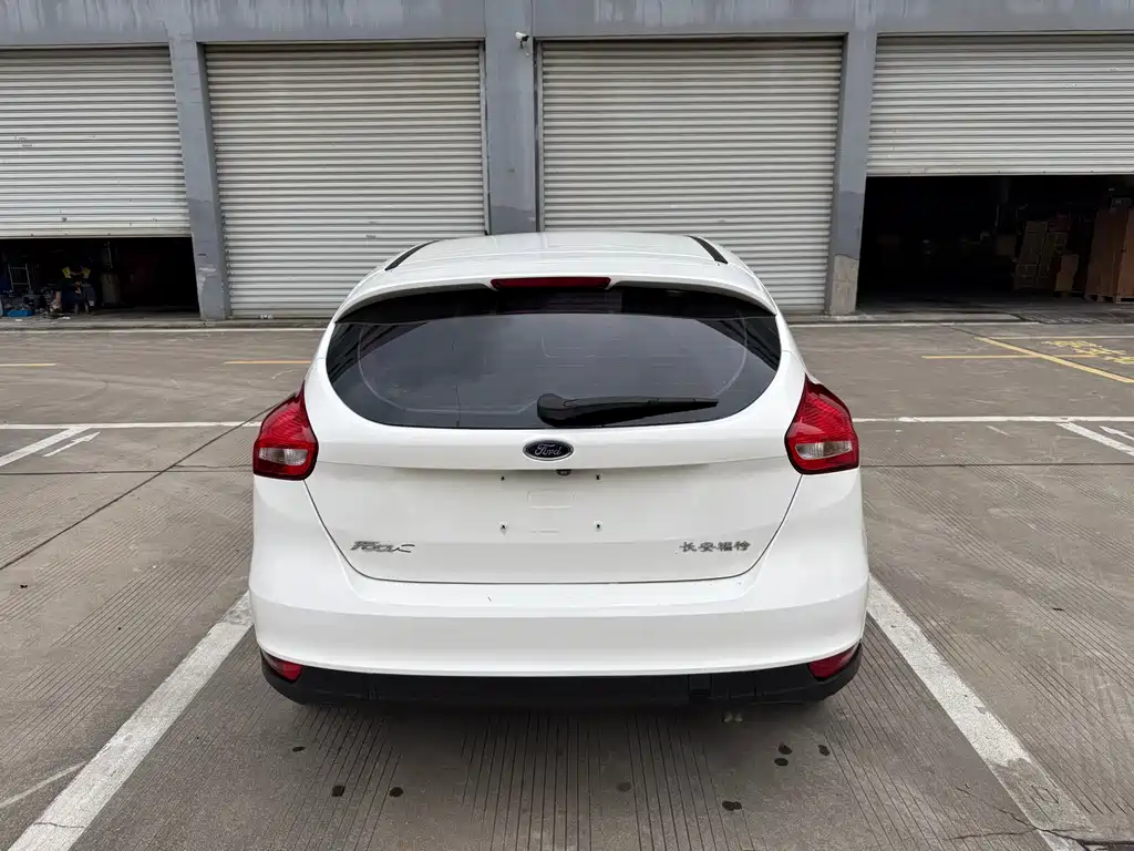 Focus Hatchback Classic 1.6 L Auto Comfort Smart Travel