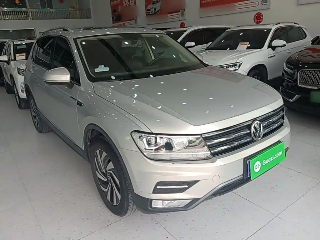 Tiguan L Facelift 330 TSI Auto 2 WD Panoramic Comfort CN-VI
