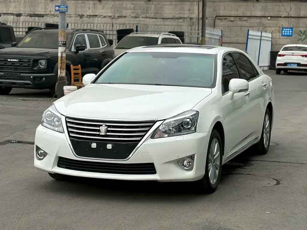 Crown 2.5 L Royal Leather
