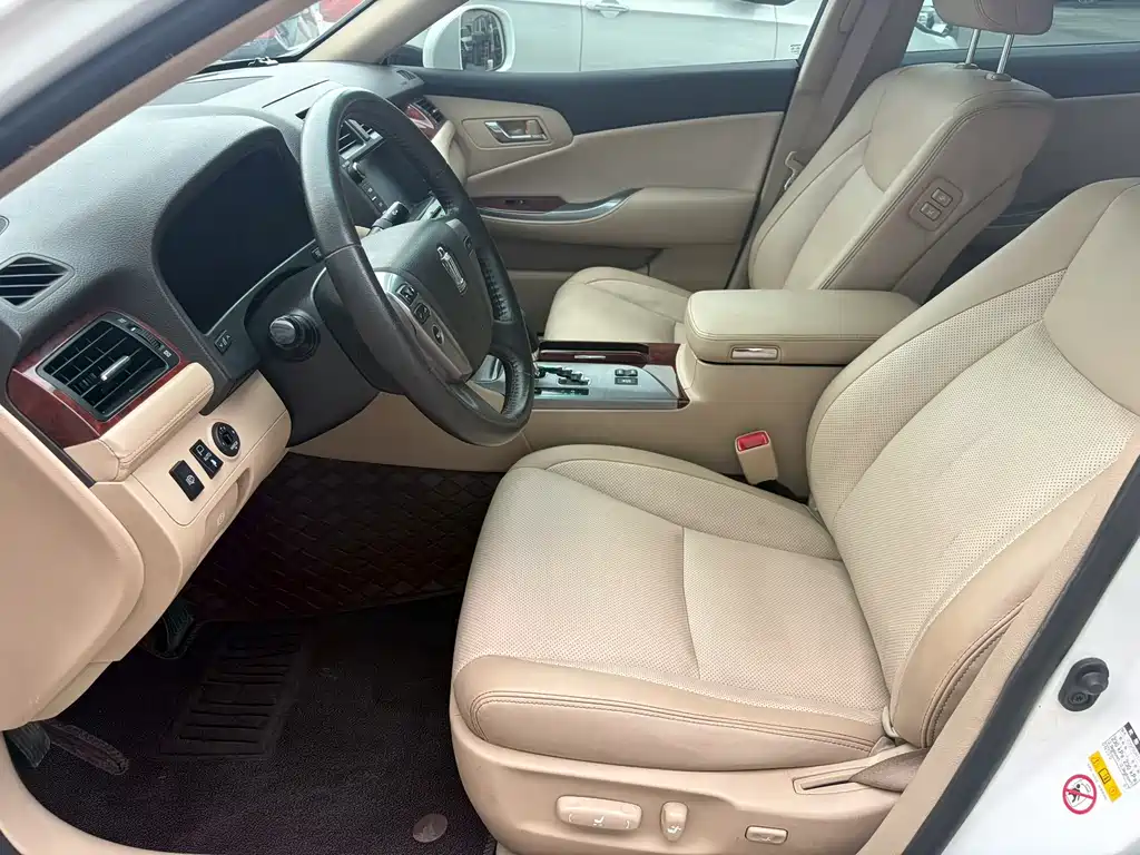 Crown 2.5 L Royal Leather