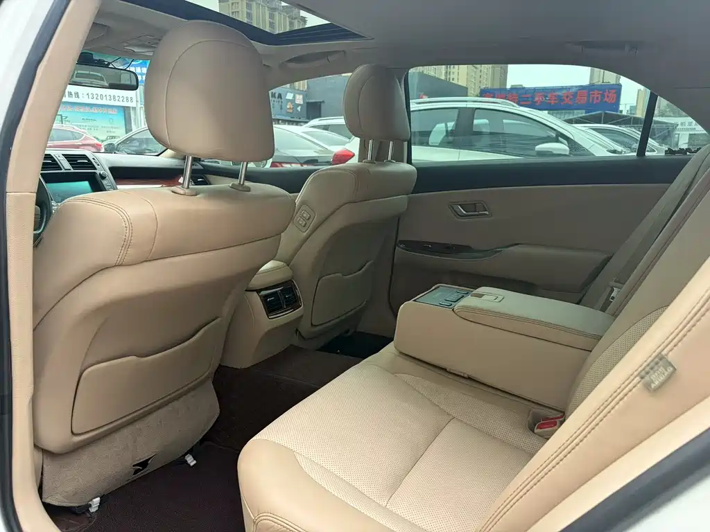 Crown 2.5 L Royal Leather