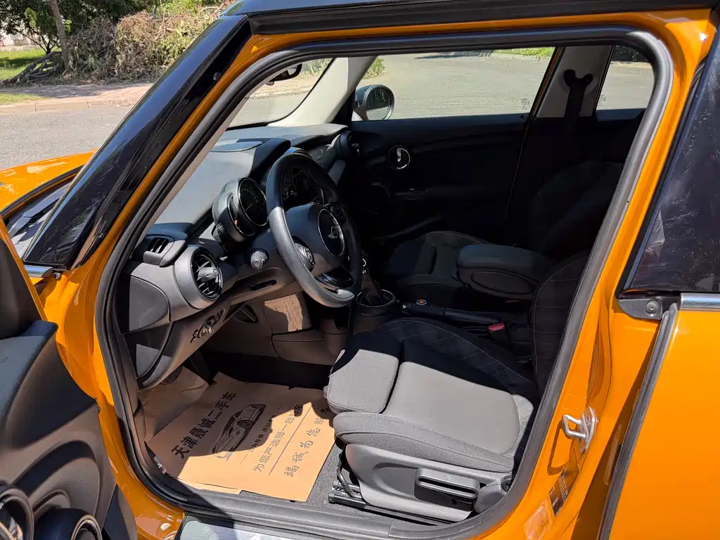 MINI 1.5 T COOPER 5-door
