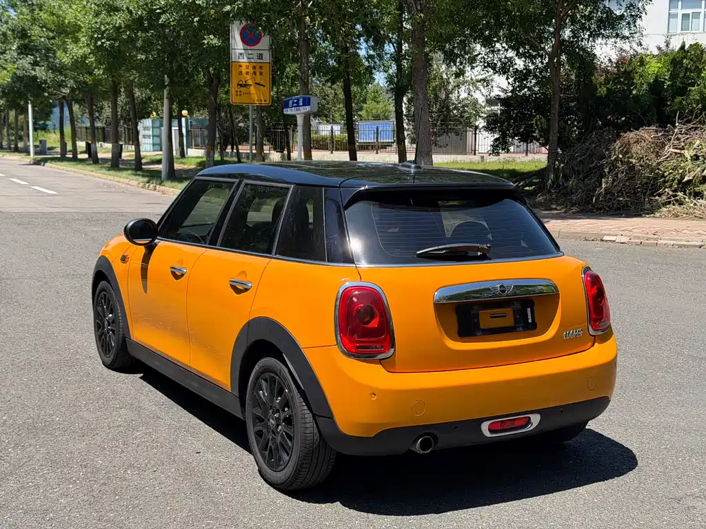 MINI 1.5 T COOPER 5-door