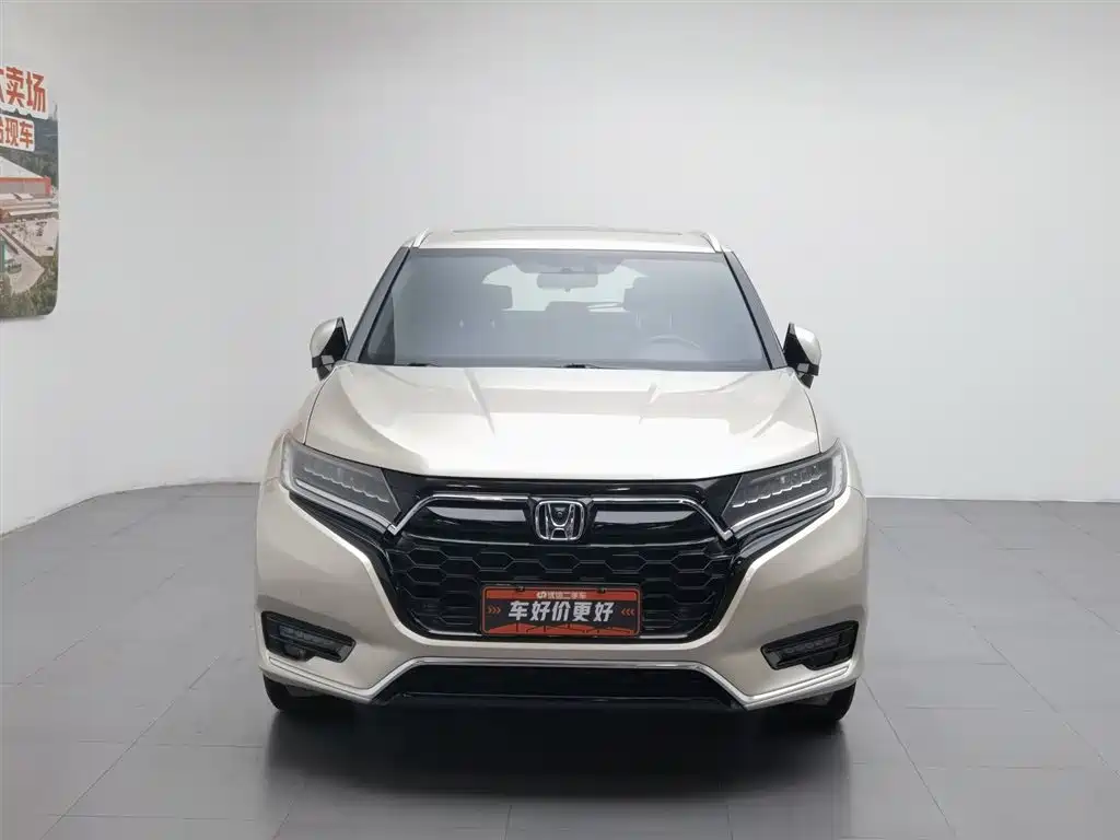 Honda UR-V 370 TURBO 2 WD Graceful