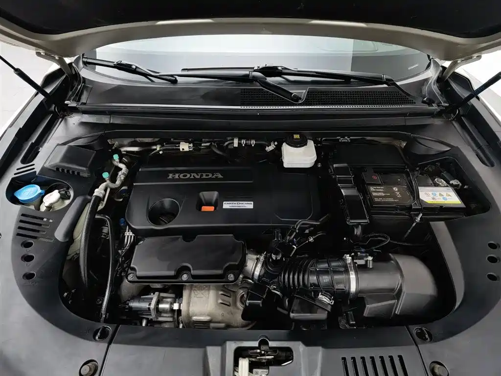 Honda UR-V 370 TURBO 2 WD Graceful