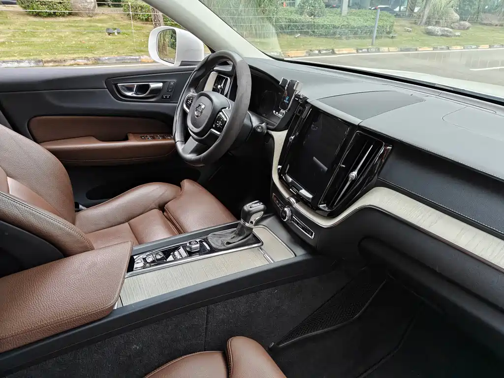 Volvo XC60 T5 4 WD Smart Vision Sport CN-VI