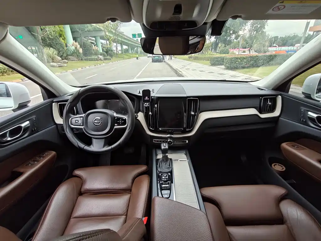 Volvo XC60 T5 4 WD Smart Vision Sport CN-VI