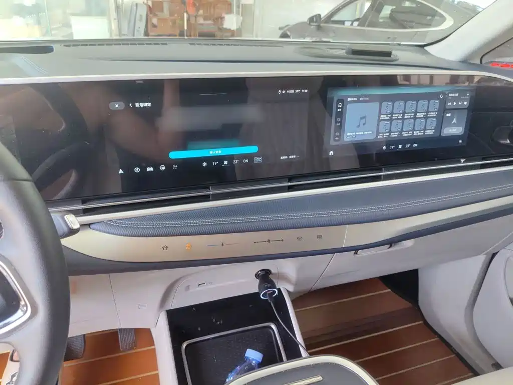Maxus G90 大通G90 2022款 2.0 T 星际六座版