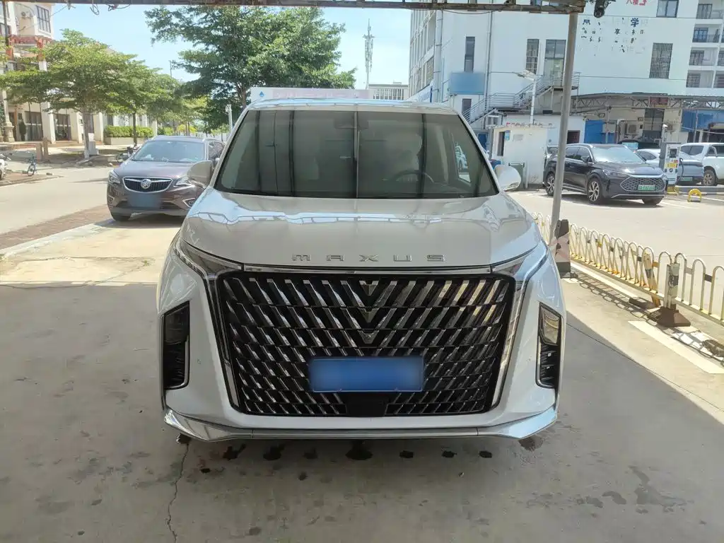 Maxus G90 大通G90 2022款 2.0 T 星际六座版