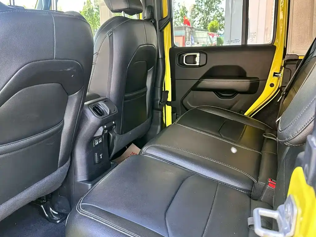 Wrangler NEV 4-door 2.0 T 4 xe Sahara Fluorescent Yellow Limited
