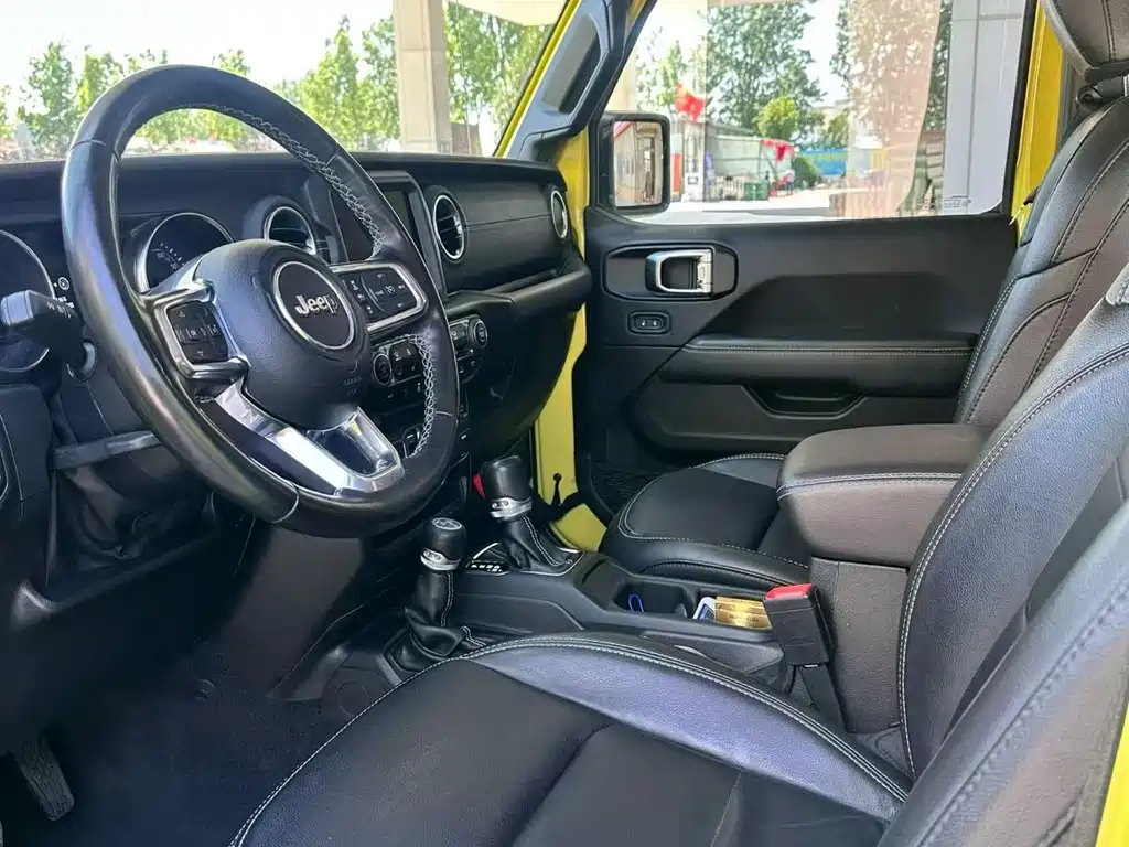 Wrangler NEV 4-door 2.0 T 4 xe Sahara Fluorescent Yellow Limited