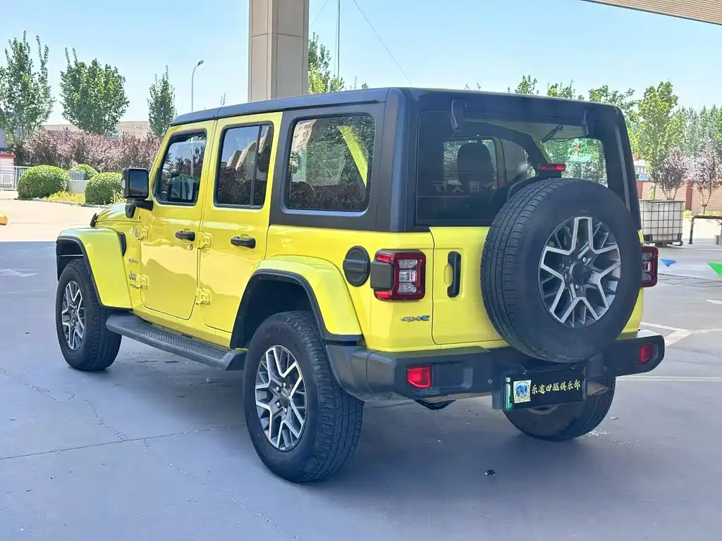 Wrangler NEV 4-door 2.0 T 4 xe Sahara Fluorescent Yellow Limited