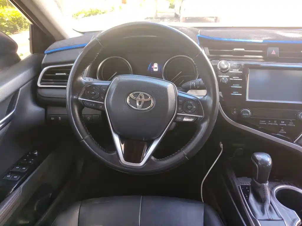 Camry 2.0 G Luxury