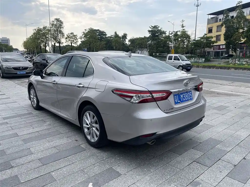 Camry 2.0 G Luxury