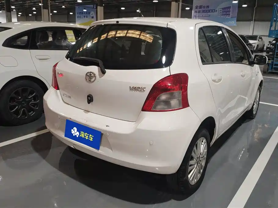 Yaris 1.6 E Auto Charm Motion