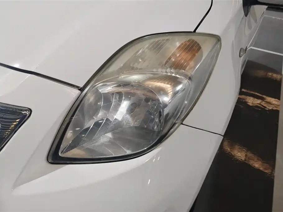 Yaris 1.6 E Auto Charm Motion