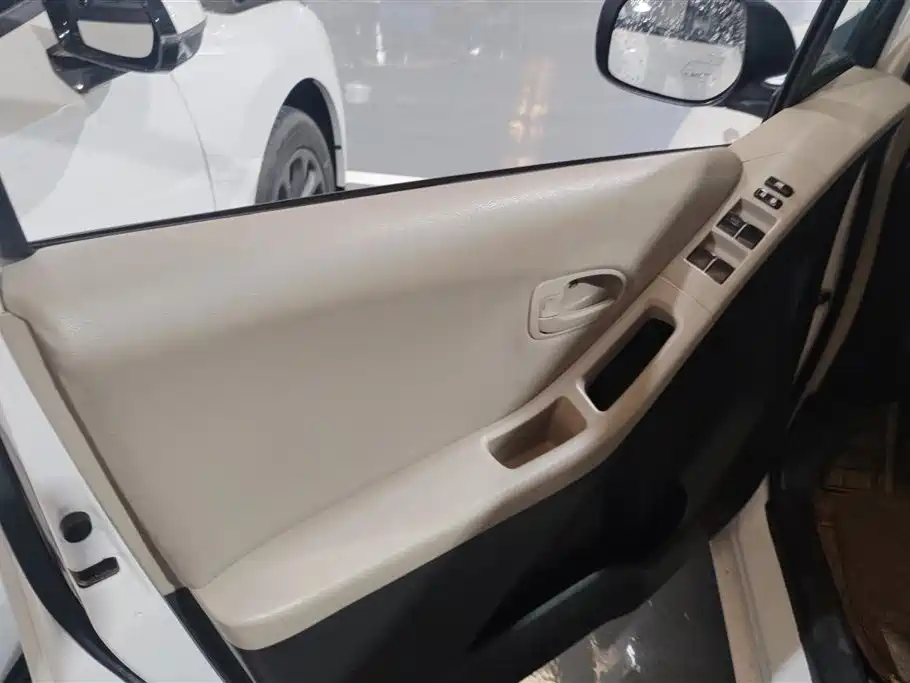 Yaris 1.6 E Auto Charm Motion
